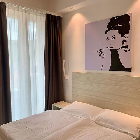 Hotel Italia Гарда Екстериор снимка