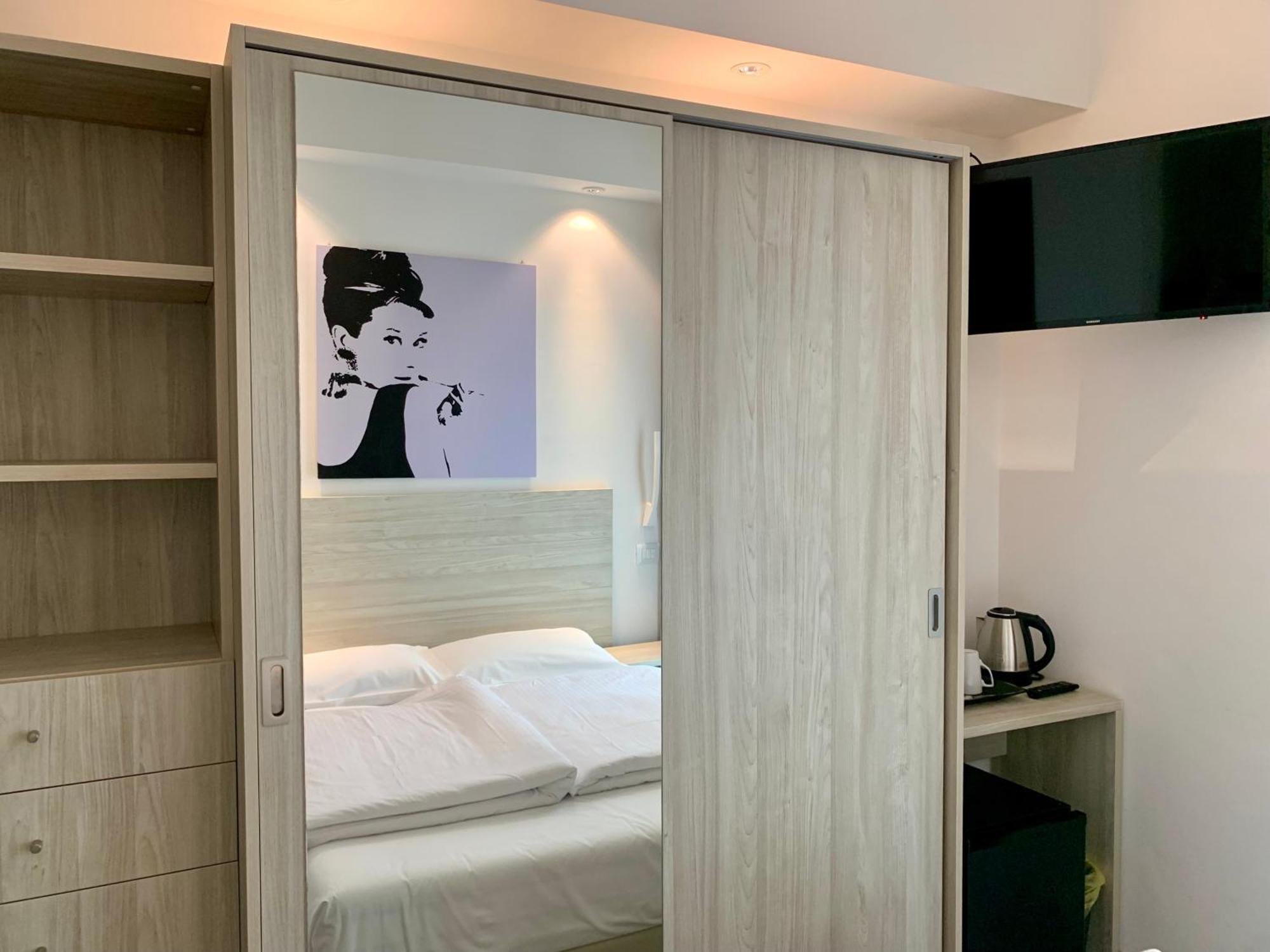Hotel Italia Гарда Екстериор снимка