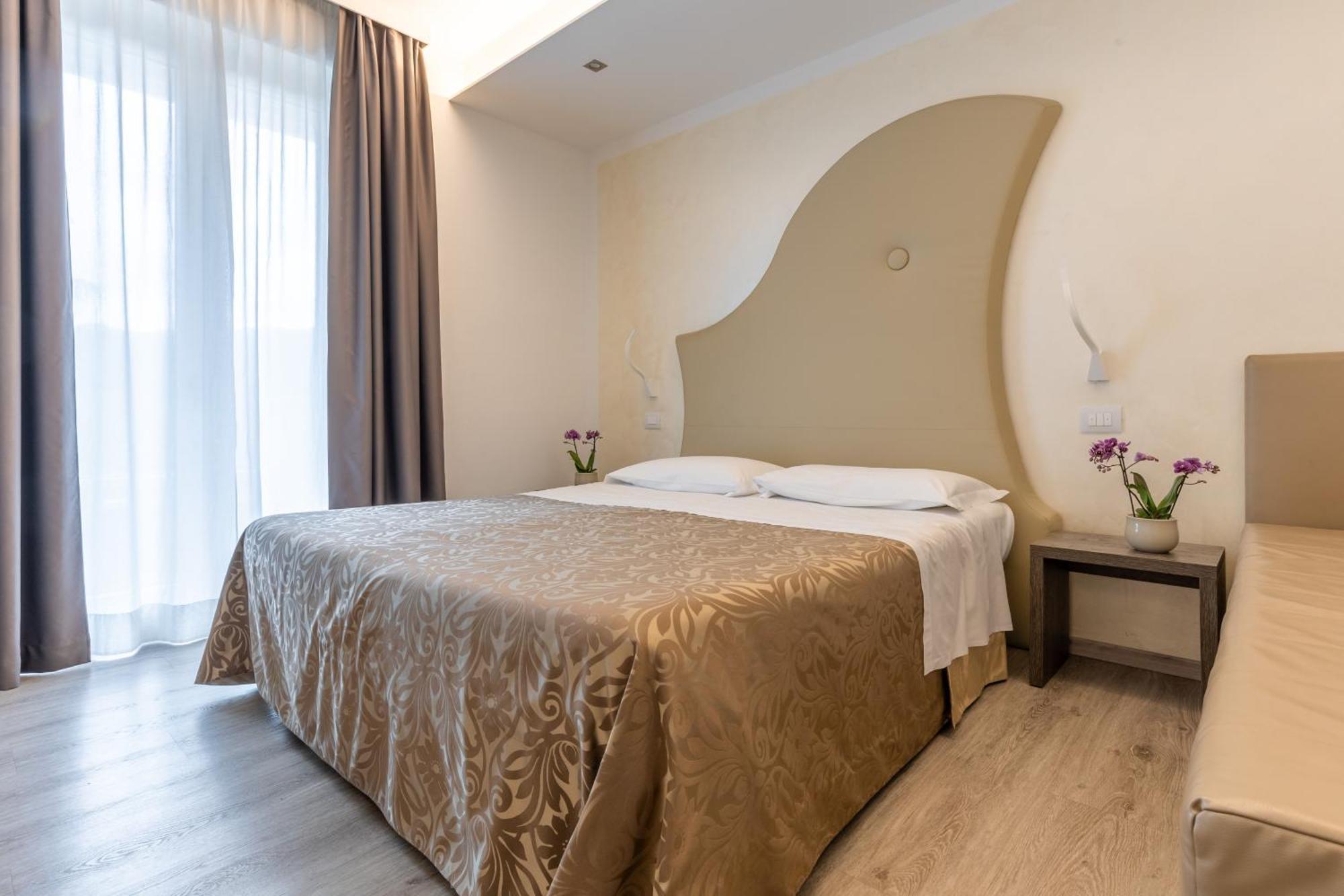 Hotel Italia Гарда Стая снимка