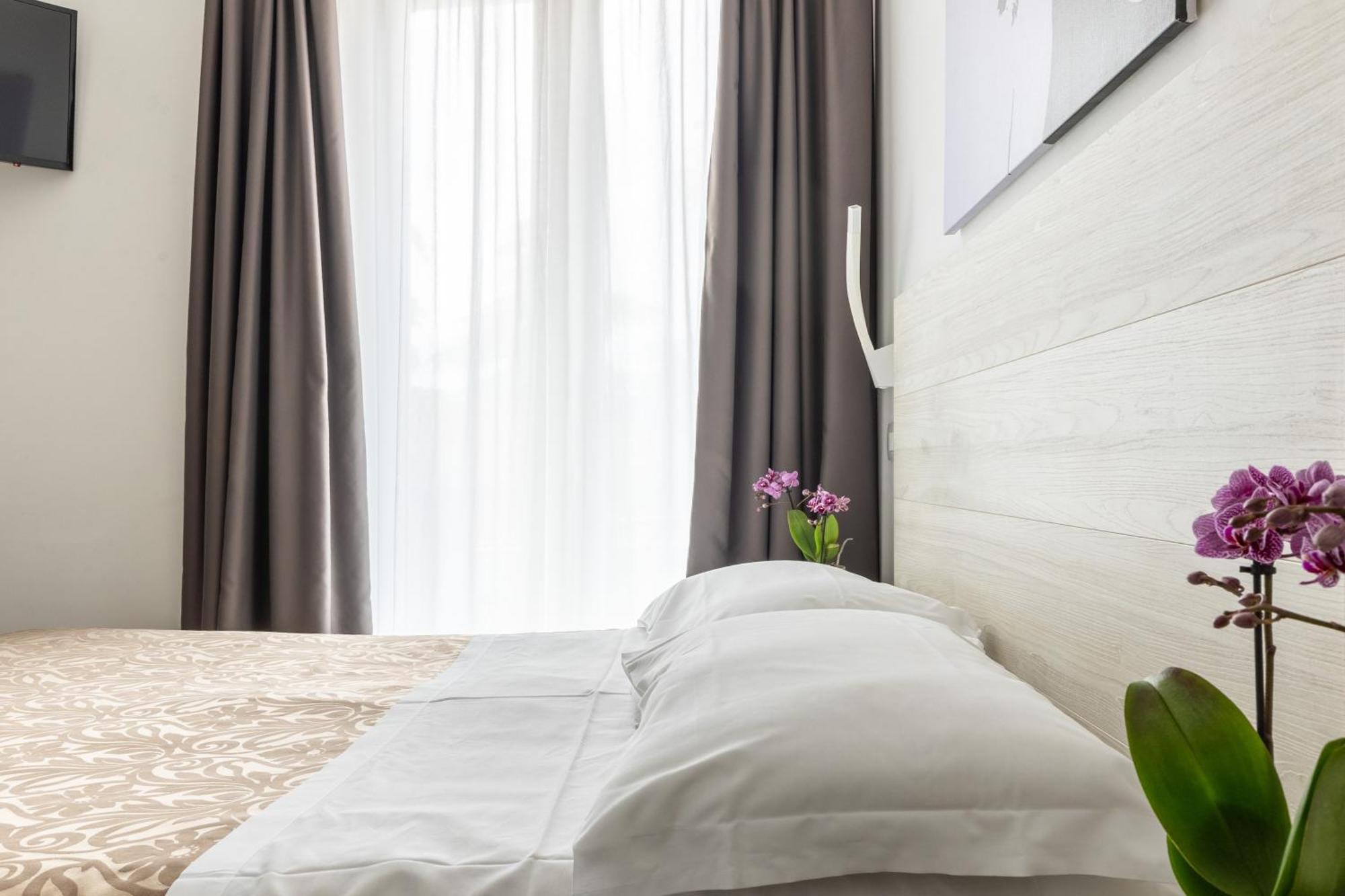 Hotel Italia Гарда Стая снимка