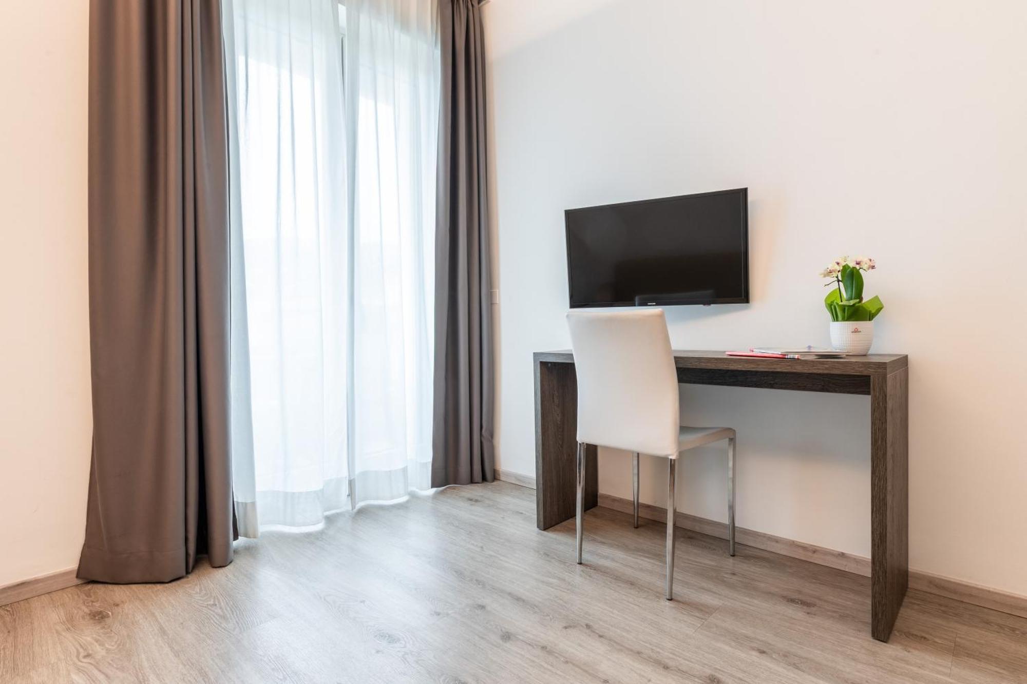 Hotel Italia Гарда Стая снимка