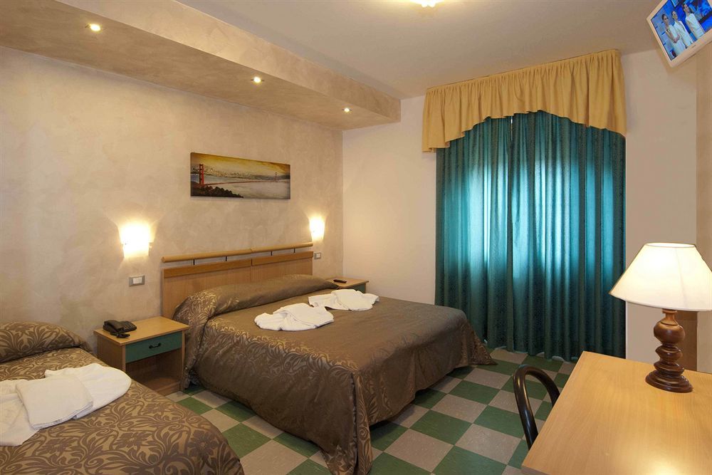 Hotel Italia Гарда Екстериор снимка